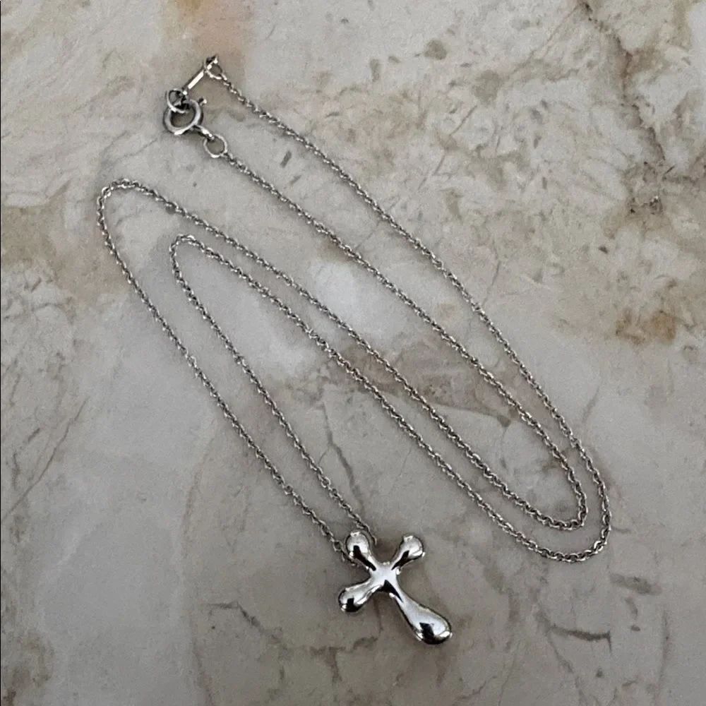 Tiffany & Co. Elsa Peretti Teardrop Cross Pendant Necklace 925 Sterling Silver